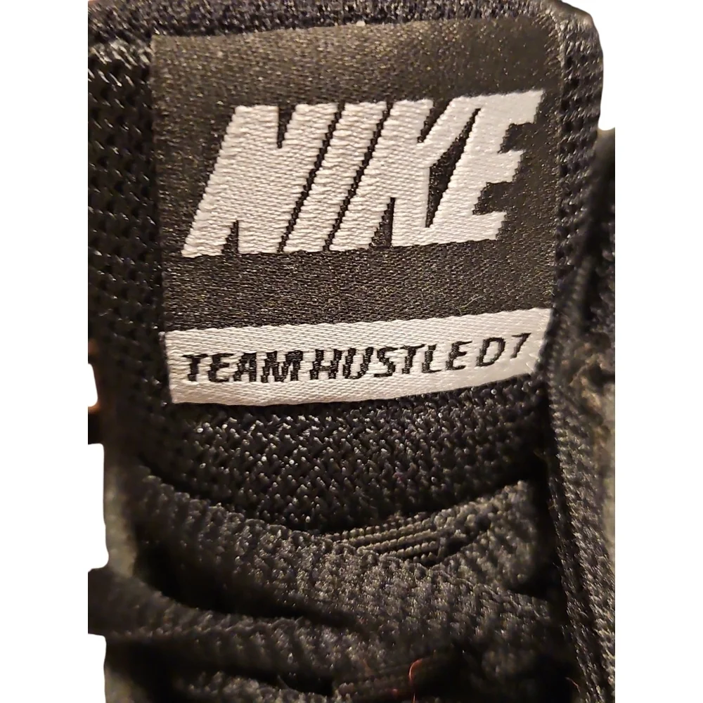Nike Team Hustle D7 Black Sneakers